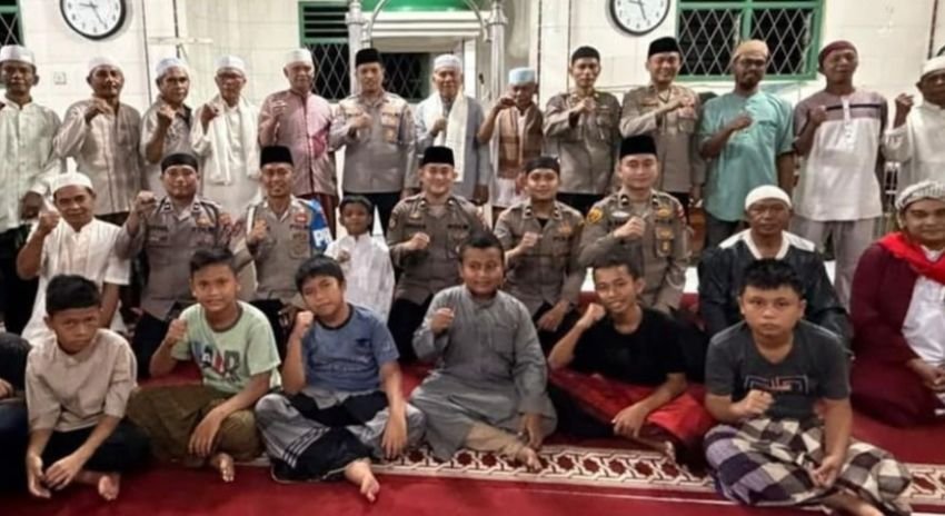 Kapolres Padangsidimpuan Gelar Tarawih Keliling, Pastikan Ramadhan Warga Aman dan Khidmat
