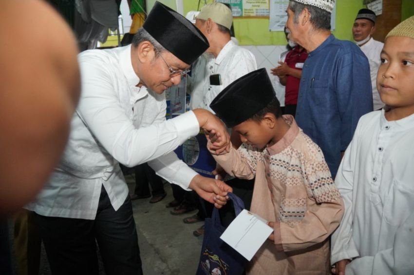 Sekda Medan Serahkan Rp50 Juta untuk Renovasi Masjid Istiqna, Dukung Pemberdayaan Masyarakat