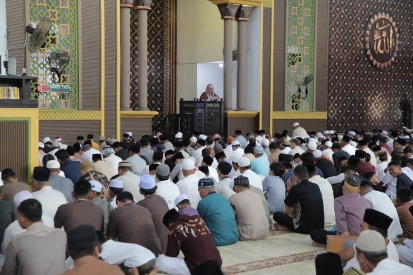 Ribuan Jamaah Salat Id di Masjid Agung Kisaran, Bupati Asahan Ajak Perkuat Sinergi Pembangunan