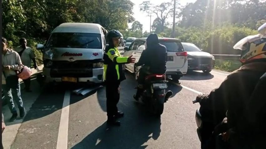 Diduga Sopir Ngantuk, Bus Hantam Dua Motor di Sibolangit: Satu Pengendara Tewas