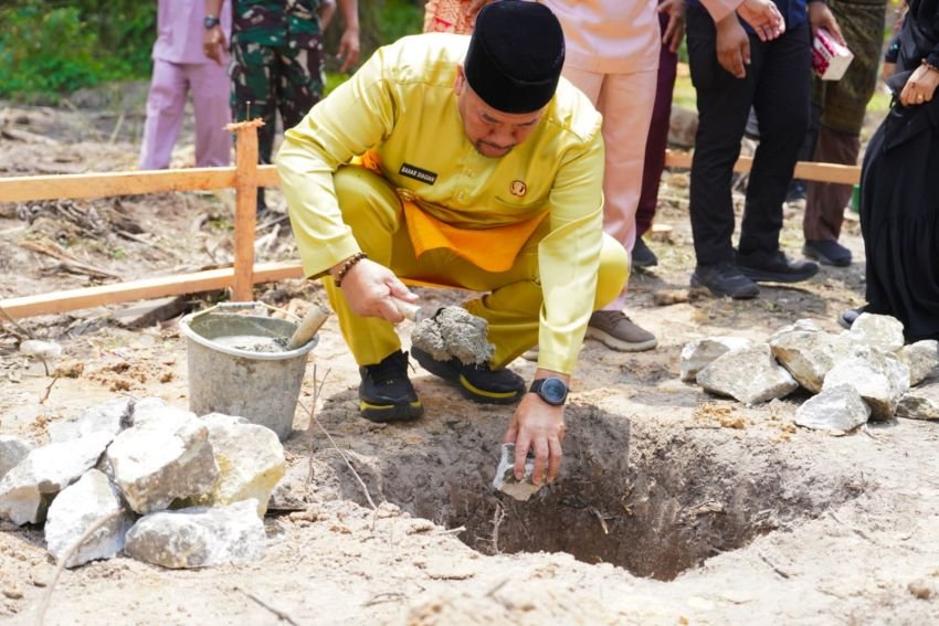 Bupati Batu Bara Letakkan Batu Pertama Pembangunan Rumah Tahfiz di Desa Pulau Sejuk