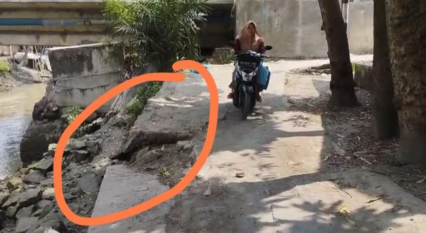 Akses Jalan Rusak dan Sempit di Benteng Sungai Talawi, Samping Titi Julukkan Sirotol Mustakim Sudah Makan Korban.