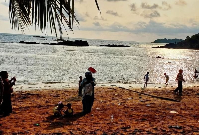 Pantai Batu Rusa, Tempat Liburan Akhir Pekan yang Cocok untuk Anak-Anak dan Keluarga