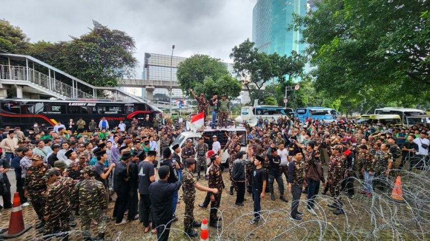 Ratusan Banser Datangi Gedung KPK Saat Yaqut Cholil Qoumas Diperiksa Sebagai Tersangka