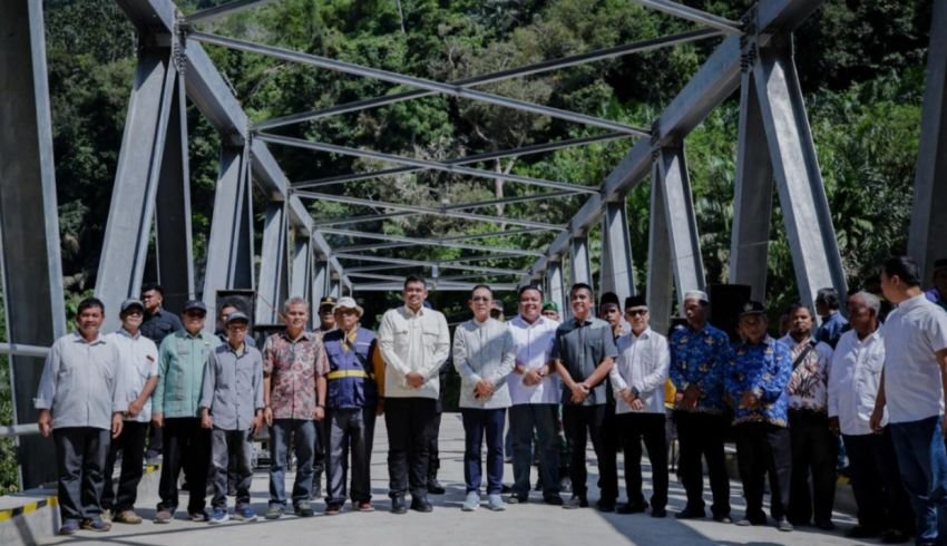 Gubsu Bobby Nasution Resmikan Jembatan Aek Sipange di Tapsel, Harapan Tingkatkan Perekonomian dan Keselamatan Warga