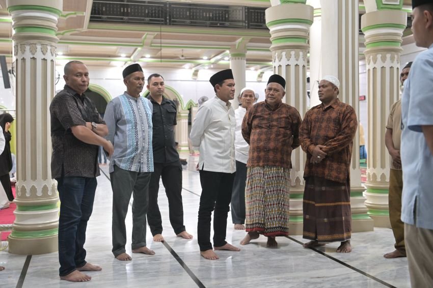 Wagub Aceh Fadhlullah Hadiri Buka Puasa Bersama Warga Gampong Teupin Raya dan Doakan Almarhum Abu Razak