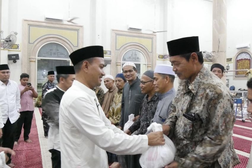 Safari Ramadan di Masjid Raya Jami Teluk Nibung, Wali Kota Mahyaruddin Salim Ajak Warga Bersinergi Bangun Tanjung Balai EMAS