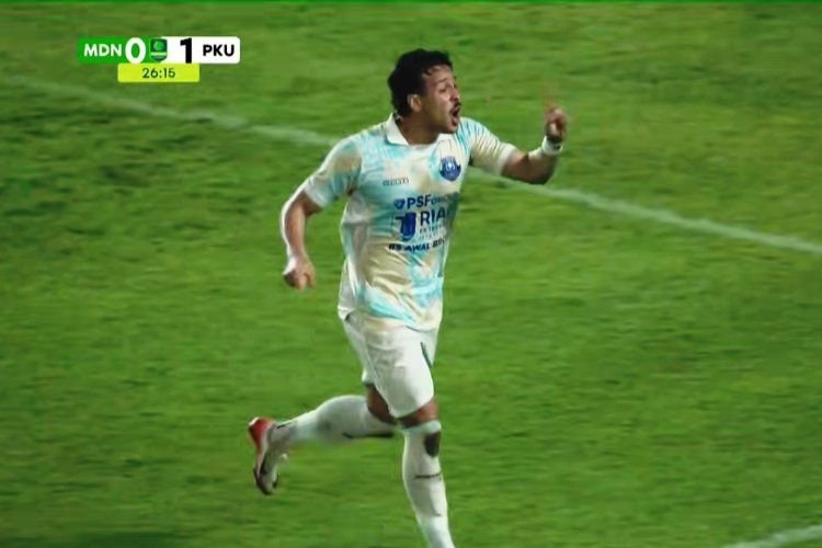 Babak Pertama Laga PSMS Medan vs PSPS Pekanbaru Berlangsung Keras dengan 4 Kartu Kuning