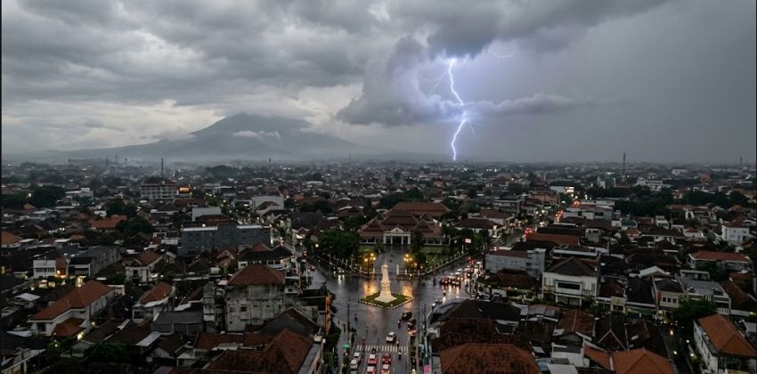 Cuaca Yogyakarta: Hujan Ringan hingga Hujan Petir, Warga Diimbau Waspada