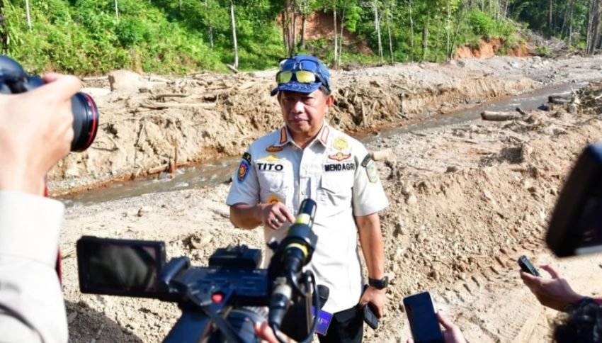 Mendagri Tito Sebut Lumpur dan Tumpukan Kayu Jadi Tantangan Terberat Pascabencana Sumatra