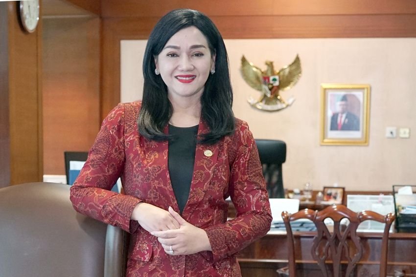 DPR Tetapkan Friderica Widyasari Dewi sebagai Ketua Dewan Komisioner OJK 2026&ndash;2031