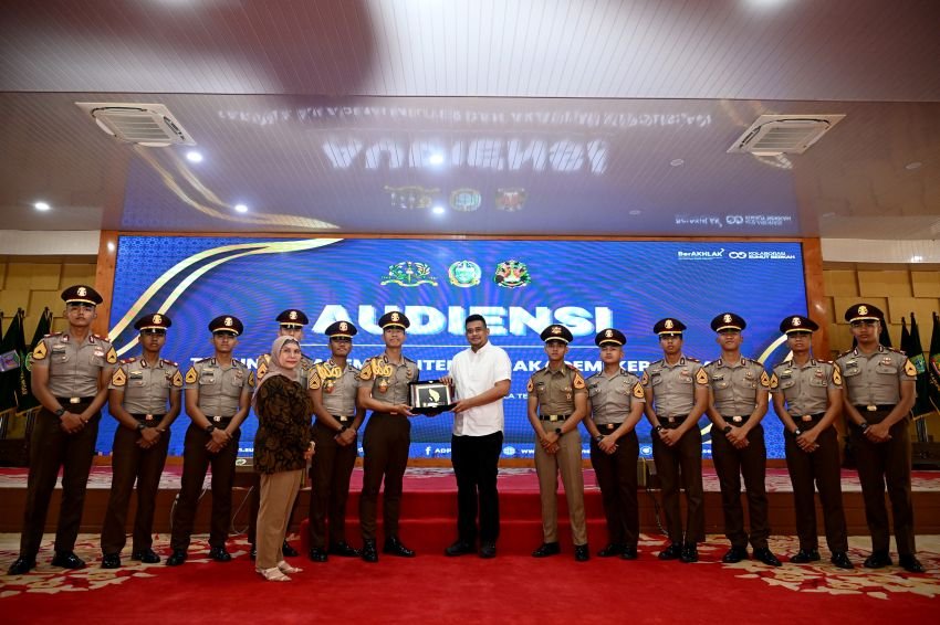 Gubernur Sumut Bobby Nasution Beri Pesan Kepemimpinan kepada Taruna Akpol dan Akmil: Kompak dalam Menyelesaikan Masalah Masyarakat