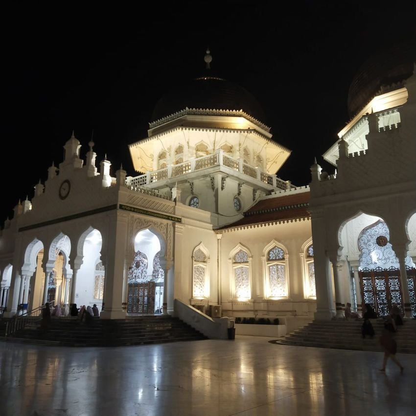 Wisata Religi Aceh Meningkat, Jamaah dari Sumatera Datangi Masjid Raya Baiturrahman