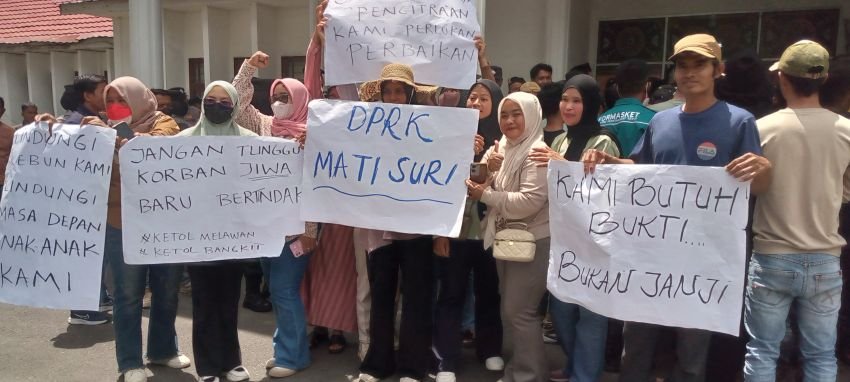 Puluhan Warga Ketol Unjuk Rasa di DPRK Aceh Tengah, Tuntut Penanganan Bencana dan Infrastruktur