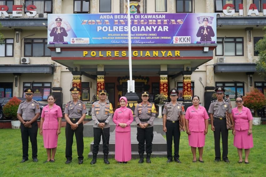 Upacara Kenaikan Pangkat dan Purnabakti Polres Gianyar, Kapolres Chandra C. Kesuma Beri Apresiasi Tinggi
