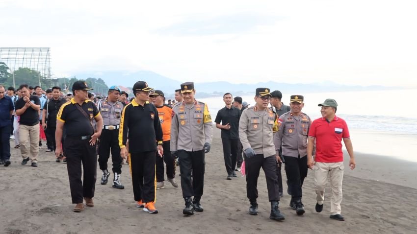 Pantai Padanggalak Bersih dari Sampah, Polresta Denpasar Dukung Pariwisata Berkelanjutan