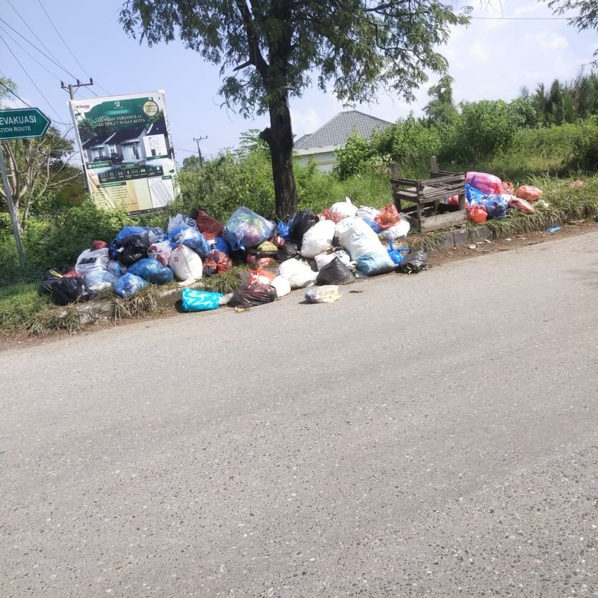 Tumpukan Sampah Liar di Jalan Sp. Rima - Ule Lheu Aceh, Warga Minta Dinas Kebersihan Segera Menindaklanjuti