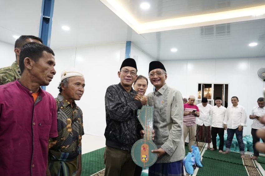 Sahur Bersama Warga di Hunian Sementara, Menteri PU Tinjau 252 Rumah Siap Huni Jelang Lebaran