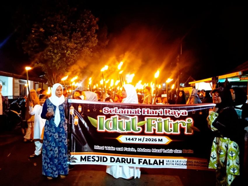 Ribuan Warga Padangsidimpuan Ikuti Pawai Obor Malam Takbiran Sambut Idul Fitri 1447 H