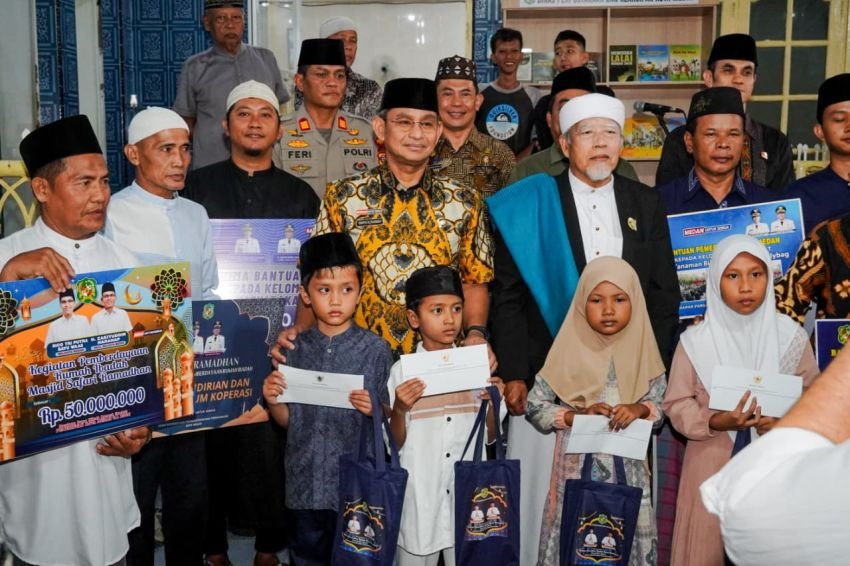 Pemko Medan Salurkan Bantuan Masjid dan Santunan Anak Yatim Piatu Saat Safari Ramadan di Medan Maimun