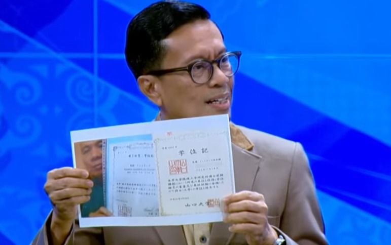 Rismon Sianipar Diduga Gunakan Ijazah Palsu, Andi Azwan Tunjukkan Bukti dari Jepang