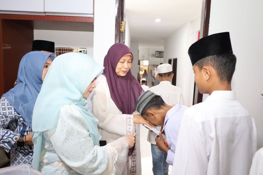 Milad ke-61 Ketua TP PKK Madina Diisi Khataman Al-Qur&rsquo;an dan Santunan Anak Yatim