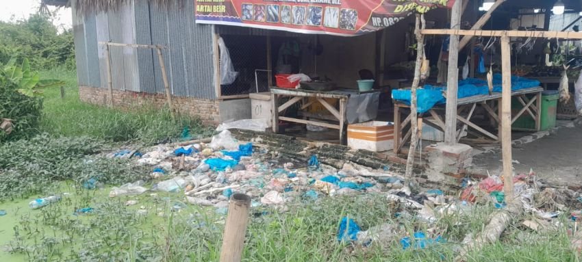 Limbah di Selokan dan Sampah Belum Teratasi, Warga Desak Copot Plt. Dinas Perkim LH Batu Bara