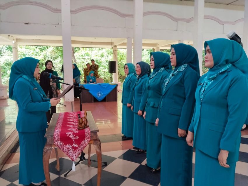 Ketua TP PKK Tanjab Timur Lantik Pengurus Kecamatan, Soroti Peran PKK Tekan Stunting