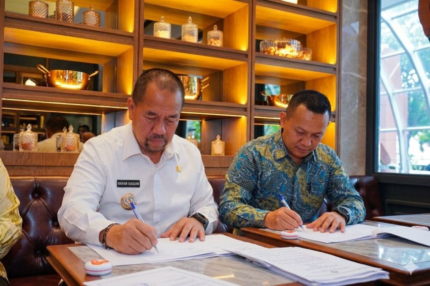 Bupati Batu Bara Teken Hibah Lahan HGU untuk Pembangunan Tempat Pengolahan Sampah Terpadu