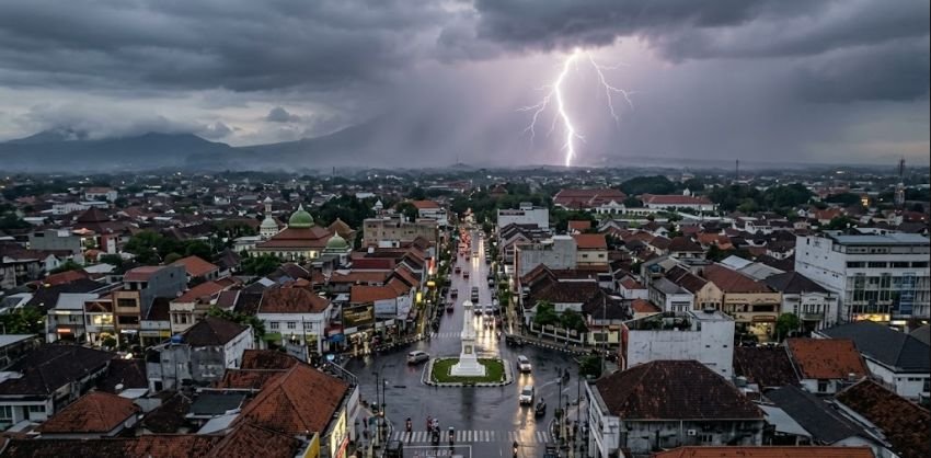 Hujan Ringan hingga Petir Guyur DIY, Sleman dan Kota Yogyakarta Perlu Waspada