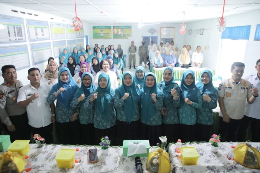 Siap Berlomba di Tingkat Sumut, TP PKK Asahan Berikan Pembinaan PHBS di Danau Sijabut