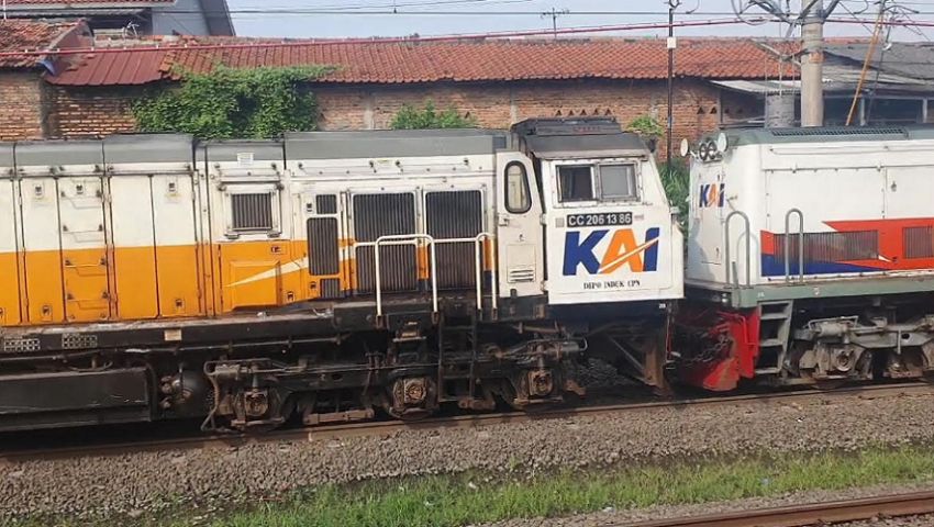 Evakuasi Kecelakaan KA Argo Bromo vs KRL di Bekasi Timur Berlanjut, Lokomotif Berhasil Dipisahkan dari Rangkaian