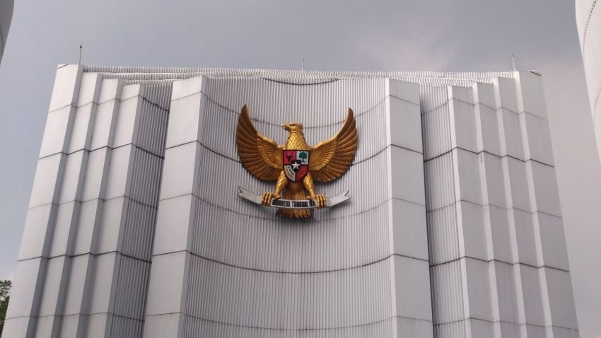 Paradoks Demokrasi? 92% Kenal Pancasila, Tapi 53% Warga Takut Bicara Politik