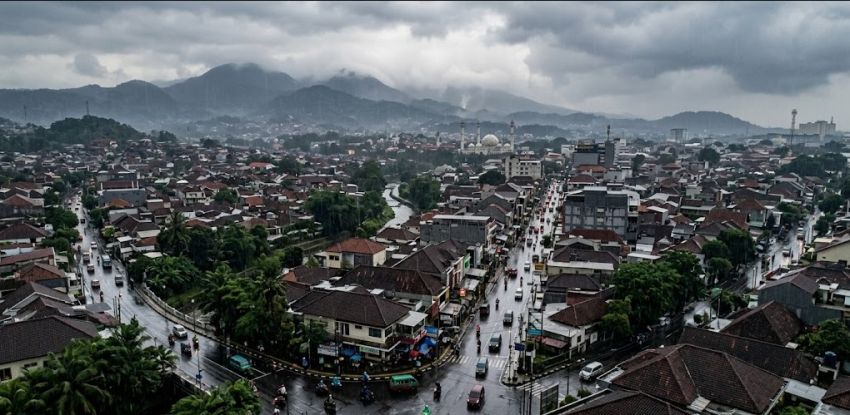 BMKG: Sebagian Besar Wilayah Jawa Barat Berpotensi Diguyur Hujan Ringan, Waspadai Perubahan Cuaca Mendadak