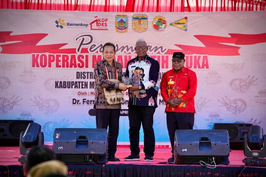 Menkop Resmikan Koperasi di Papua Tengah, Wagub Sebut Bukti Nyata Kehadiran Negara