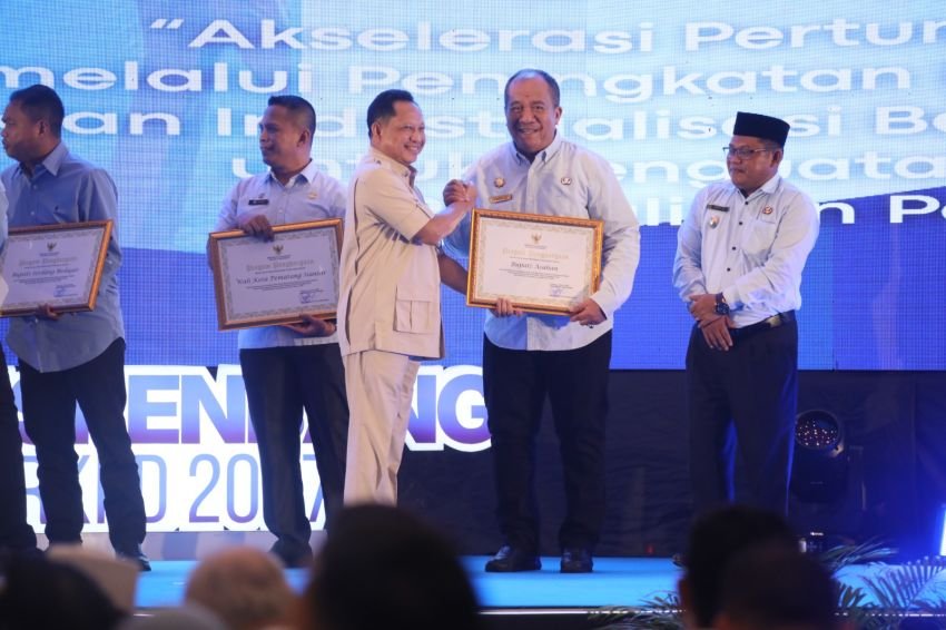 Bupati Asahan Terima Penghargaan Mendagri di Musrenbang Sumut 2027, Tegaskan Semangat Gotong Royong Antar Daerah