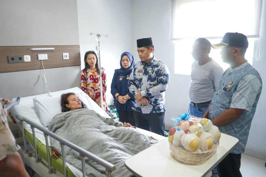 Rico Waas Perintahkan Jajaran Jenguk Korban Begal di Medan Marelan, Instruksikan Penguatan Poskamling