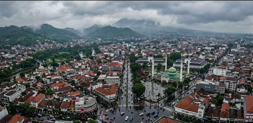 BMKG: Hampir Seluruh Jawa Barat Diguyur Hujan Ringan, Majalengka Berpotensi Hujan Sedang