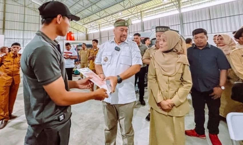 Bapenda Batu Bara "Berlayar" ke Desa Padang Genting, Bupati Baharuddin Tinjau Langsung Layanan Pajak dan Administrasi Warga