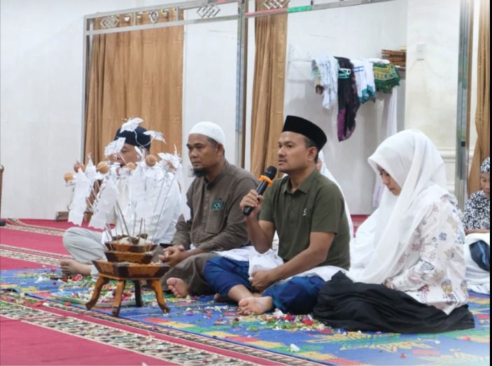 Jelang Berangkat Haji, Wali Kota Mahyaruddin dan Istri Ikuti Doa Bersama dan Tepung Tawar di Masjid As Salamah