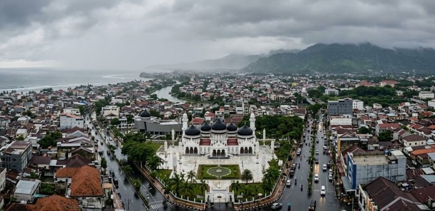 Cuaca Aceh Hari Ini: Hujan Ringan Dominasi, Berawan di Beberapa Wilayah