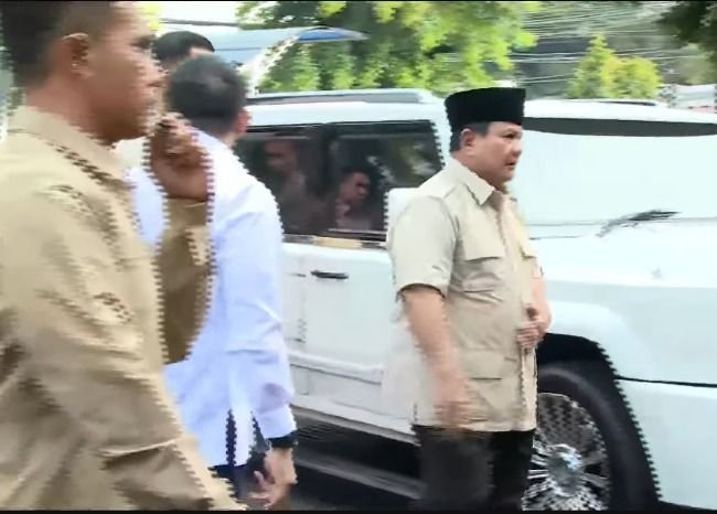 Prabowo Kunjungi RSUD Bekasi, Jenguk Korban Tabrakan Kereta di Bekasi Timur