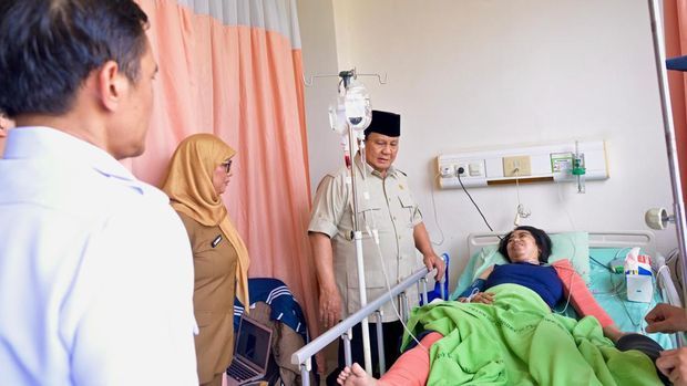 Prabowo Sempat Jenguk Korban Tabrakan Kereta di RSUD Bekasi Sebelum Kunker Luar Kota
