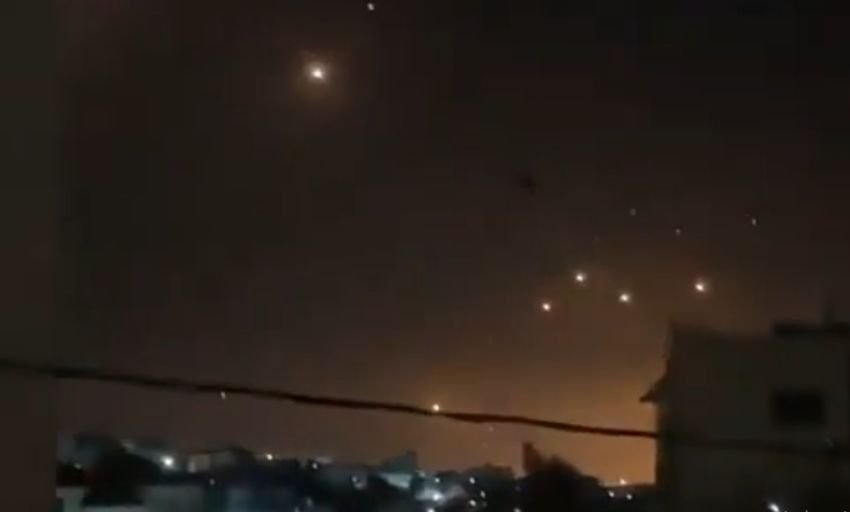 Iran Luncurkan Serangan Rudal ke Israel, Sejumlah Kota Dilaporkan Terbakar