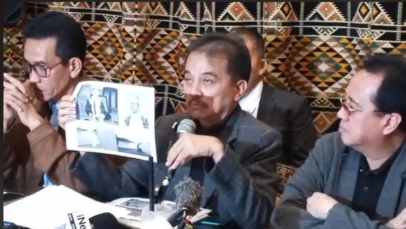 Roy Suryo Klaim Temukan Kejanggalan Tulisan &ldquo;Gadhaj Adam&rdquo; di Ijazah yang Ditampilkan Rismon