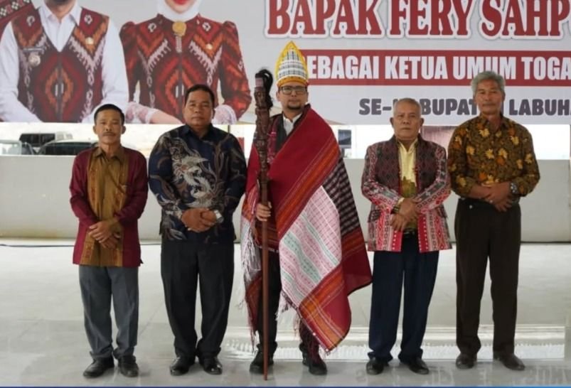 Resmi Dikukuhkan, Bupati Labusel Fery Sahputra Simatupang Pimpin Toga Simatupang se-Labusel
