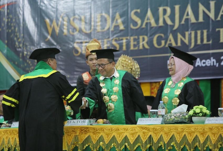 Unmuha Gelar Wisuda ke-50, 10 Lulusan Terbaik dan 98 Cumlaude! Rektor: Jangan Cepat Puas