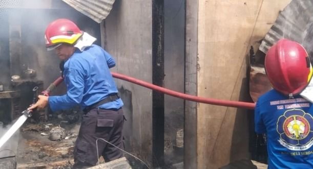Emosi Dipicu Kabar Perselingkuhan Istrinya, Pria di Sunggal Nekat Bakar Rumah Ibu Sendiri