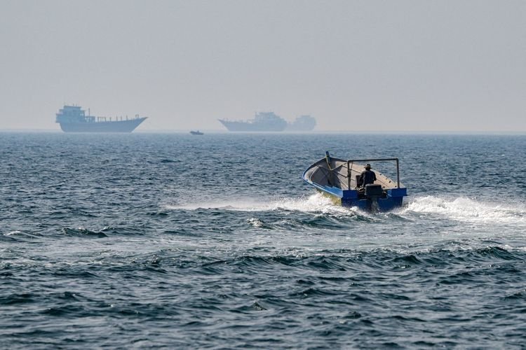 Iran Tegaskan Selat Hormuz Hanya Dibuka Sementara dan Bersyarat, Kapal Perang Dilarang Melintas