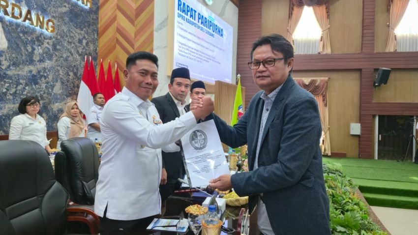 Wabup Deli Serdang Lom Lom Suwondo Sampaikan Pandangan Pemkab di Paripurna Ranperda 2026